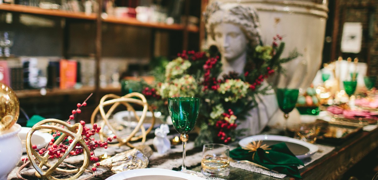 Holidays Two Ways… A Festive Tablescape With Kelly GoLightly And Rue Magazine!